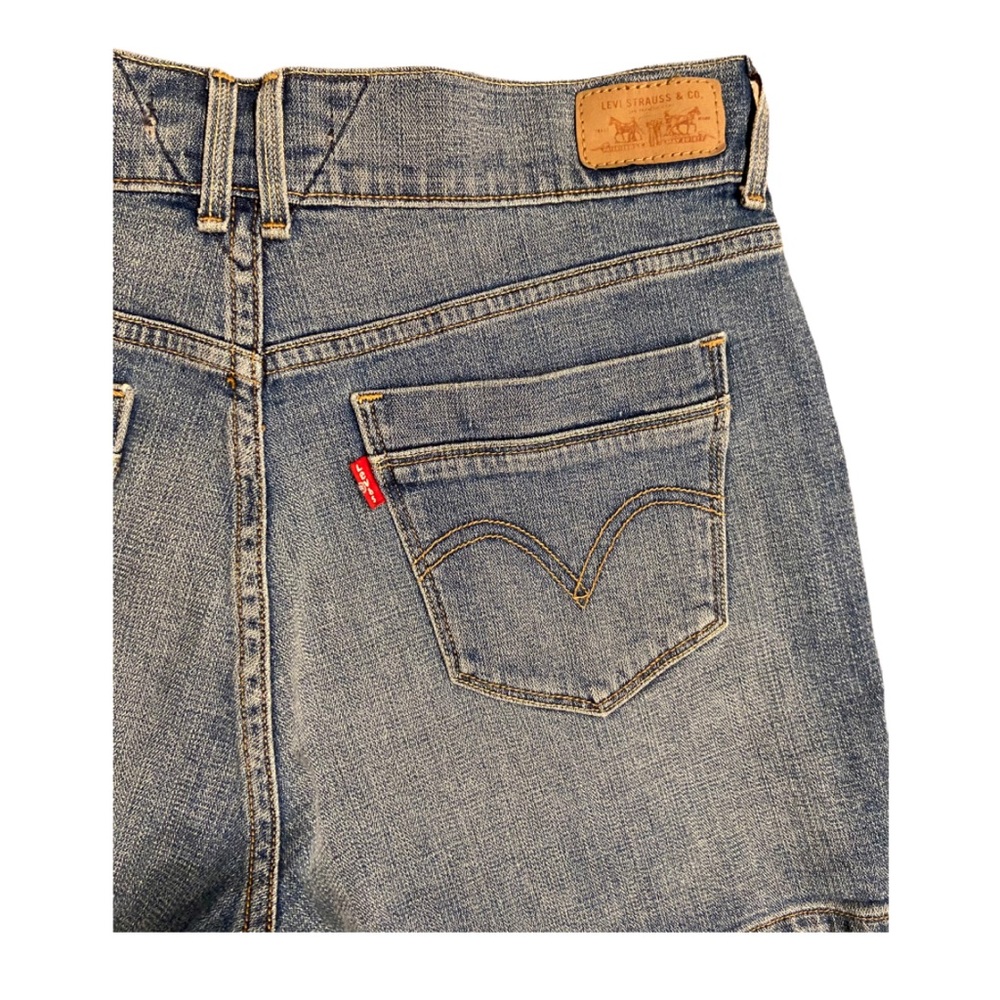 Levi's Light Wash Double Button Denim Shorts - Picture 4 of 5
